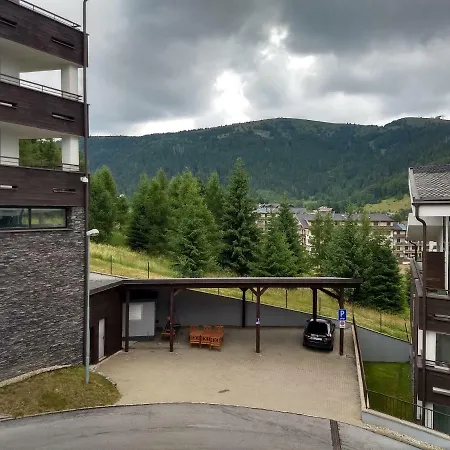 公寓 Na Donovaloch